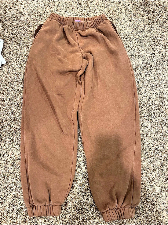 Edikted Pants - Edikted Sweatpants Brown